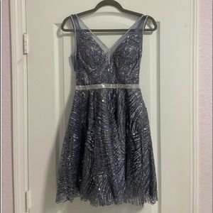 Camille La Vie Size 2 swirl pattern pattern sequin glitter silver short dress